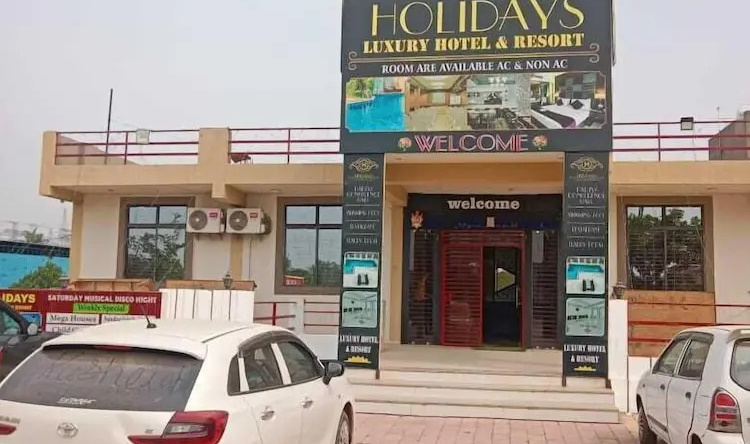 Holidays Luxury Hotel & Resort, Datia — photo 1
