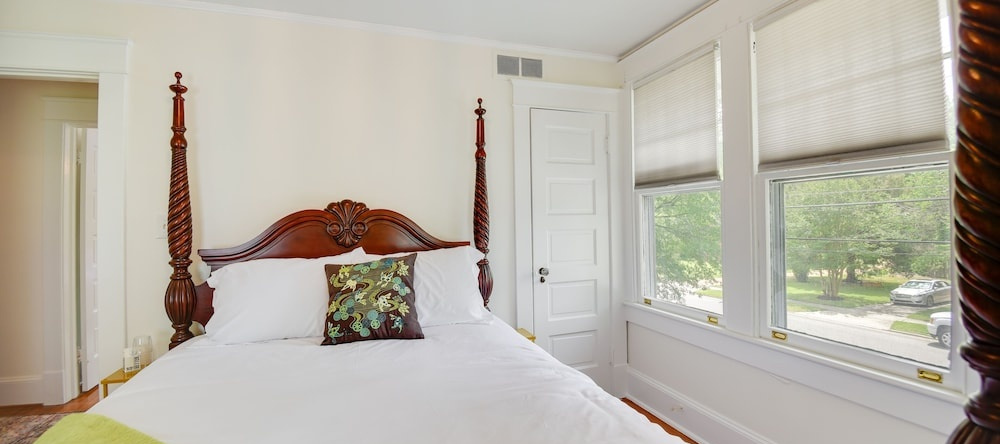 Elizabeth City Vacation Rental: Gazebo w/ Hot Tub!, 伊丽莎白城 — 照片 1