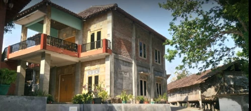 Bina Karya Guesthouse, Батуретно — фото 1