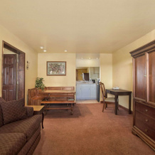 Red Lion Inn & Suites Lemoore, Lemoore — photo 3