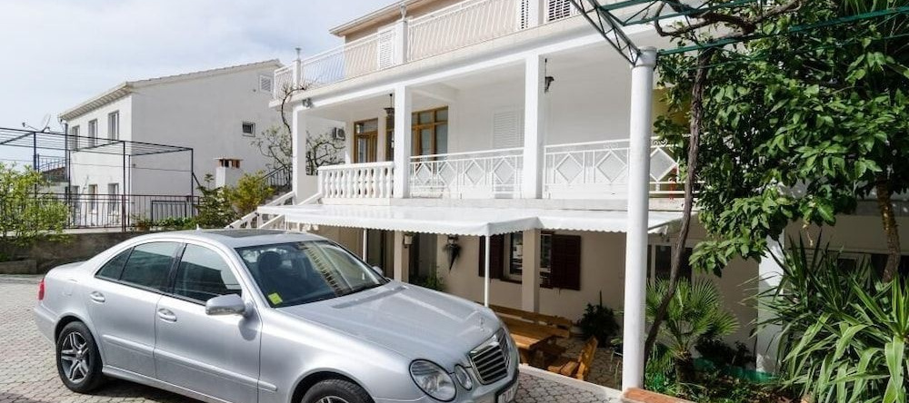 Apartments Villa Nikol, Trpanj — photo 1