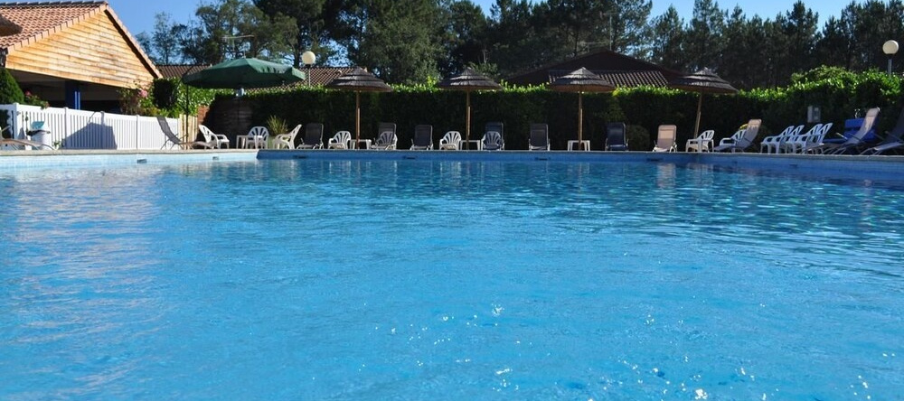 Club Atlantique, 利斯-埃-米克斯 — 照片 1