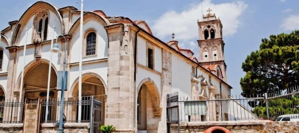 Lazaros Stonehouse, Лекара — фото 1
