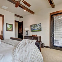 Amenities Grace Lake Travis Villa by RedAwning, Spicewood — photo 2