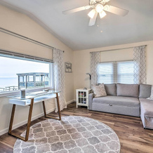 Waterfront Cottage W/ Private Beach + Deck!, Колониал-Бич — фото 4