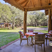 Riverfront Blanco Home w/ Shaded Porch + Hot Tub, 布兰科 — 照片 3