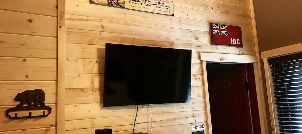 Back To The Land B&B, Golden — photo 1