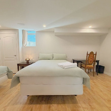 Cozy Rooms in Bright Walkout Suite - Newly Renovated 2026, 列治文山 — 照片 2