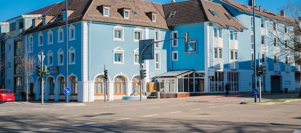 Eisberg Hotel City, 拉尔 — 照片 1