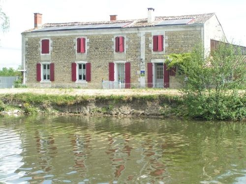 Chambres d'Hôtes Au Bord de Sèvre, Coulon — photo 1