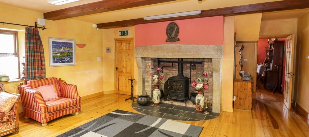 An Maide Bán, Cootehill — photo 1