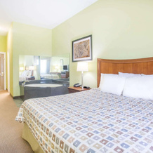 Days Inn & Suites by Wyndham Swainsboro, 斯温斯伯勒 — 照片 2