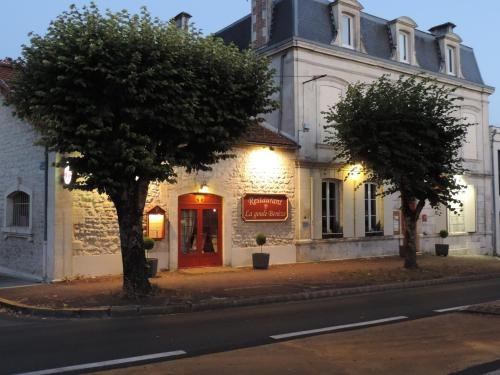 Hotel Restaurant - La Goule Beneze, 圣让当热利 — 照片 1