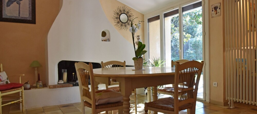 Modern villa in Cournonterral, with large garden, private pool and terrace, 库尔农泰拉尔 — 照片 1