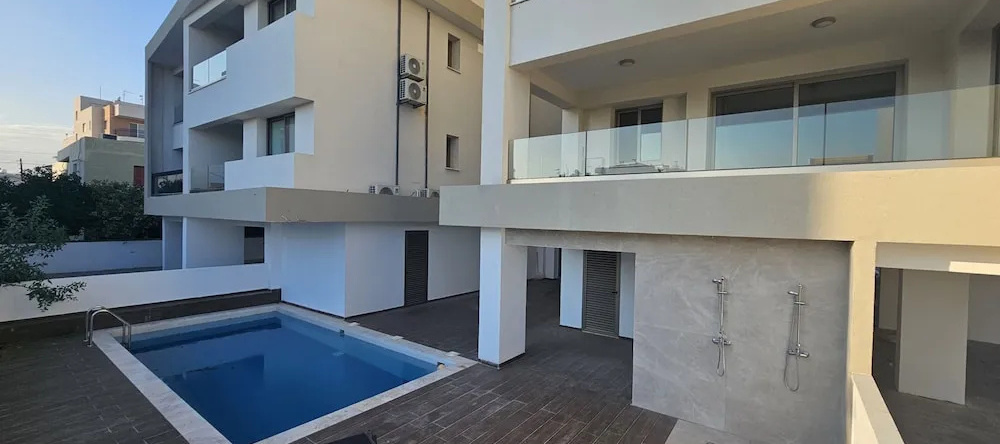 03 LCA - Stay Larnaca Pearl Apartment, 拉纳卡 — 照片 1