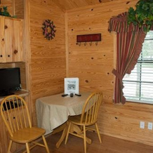 Medina Lake Camping Resort Cabin 4, Pipe Creek — photo 2