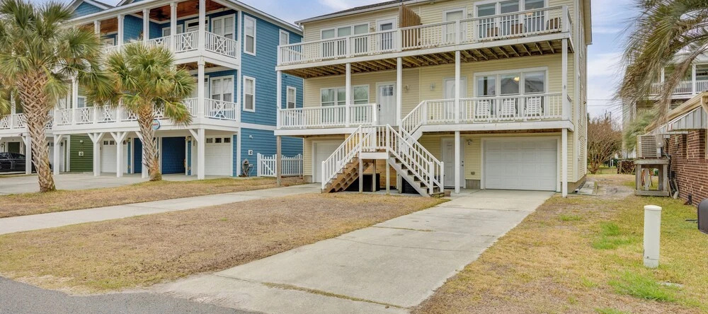 Walk to Shore: Multi-deck Townhome in Kure Beach!, 库尔海滩 — 照片 1