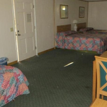 Pine Crest Motor Lodge, Canton — photo 3