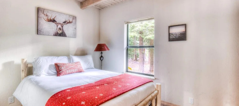 Relax at Rustic Tahoe Charm Minutes to Lake, 霍姆伍德 — 照片 1