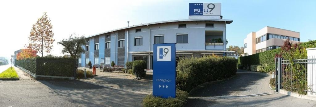 Blu9 Hotel, Новедрате — фото 1