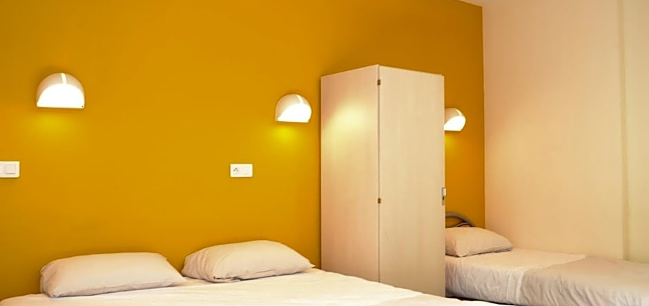 Cref Auberge De Jeunesse, Laval — photo 1