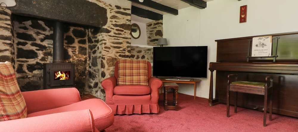 Tregithey Farmhouse, Saint Anthony — photo 1