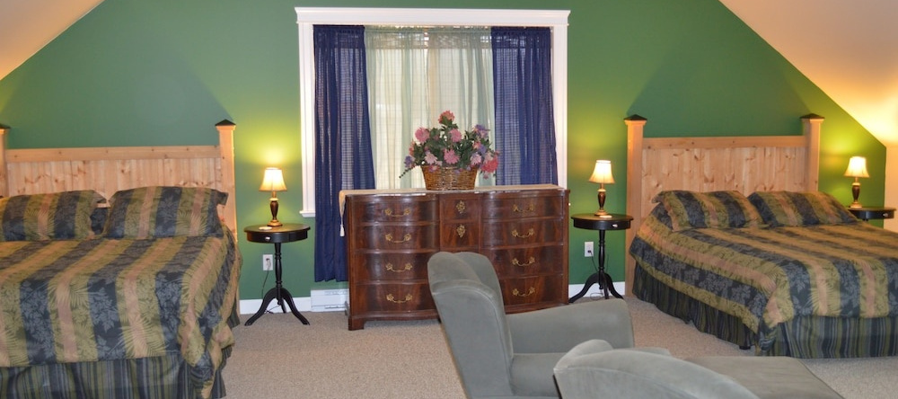 Two Eagles Lodge, Union Bay — photo 1