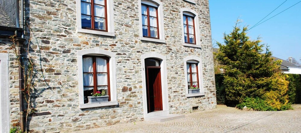House With 5 Bedrooms in Bertrix, With Enclosed Garden and Wifi, 贝特里 — 照片 1