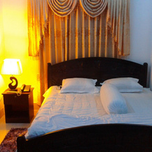 White Hall Guest House, 诺阿卡利 — 照片 2