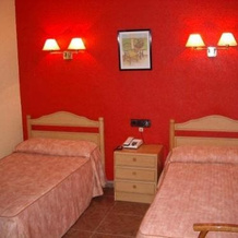 Hostal Rugaca, Huesca — photo 3