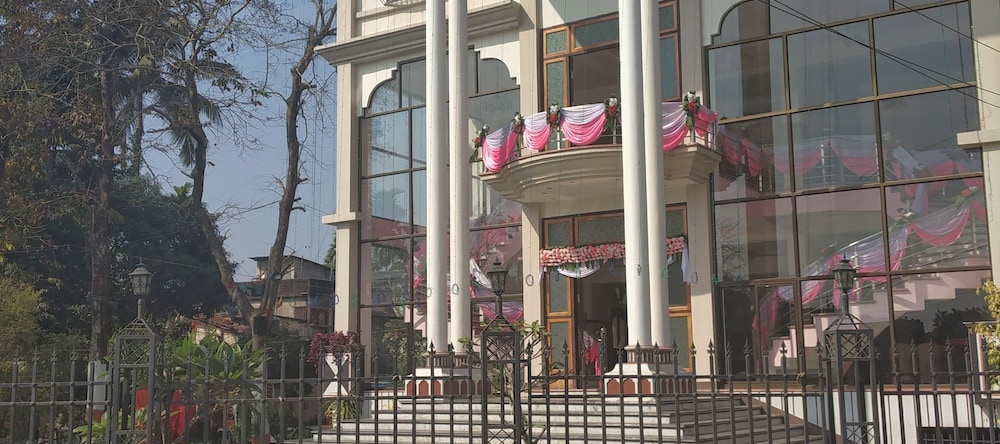 Greater Kailash The Palace By OYO Rooms, 杰尔拜古里 — 照片 1