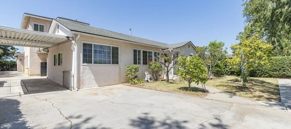 Charming Spacious Home - Modern Comforts, Prime Location, Роузмид — фото 1