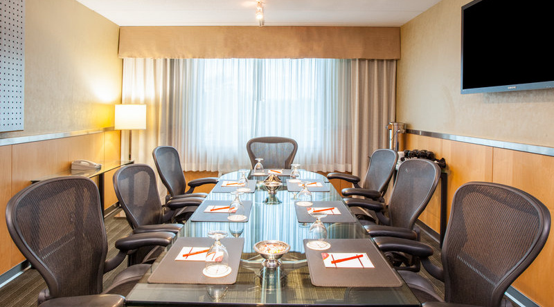 Crowne Plaza West, Блумингтон — фото 1