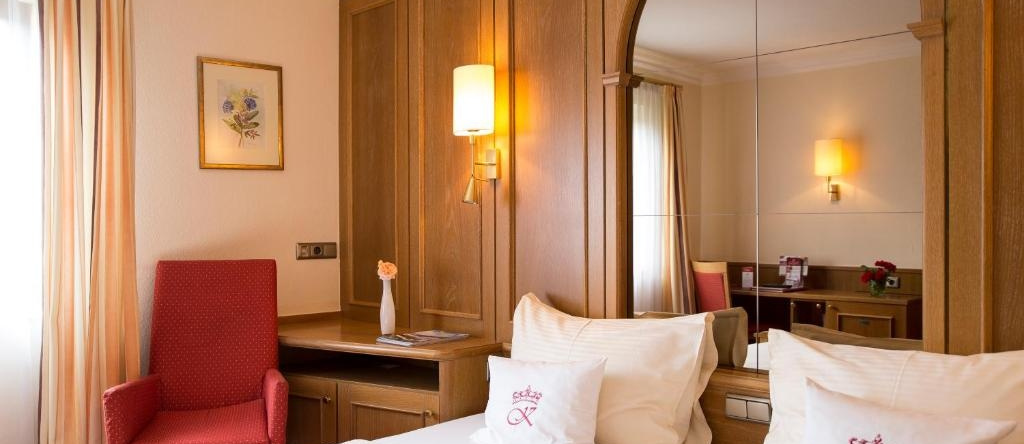 Hotel am Schloßpark Zum Kurfürst, 上施莱斯海姆 — 照片 1
