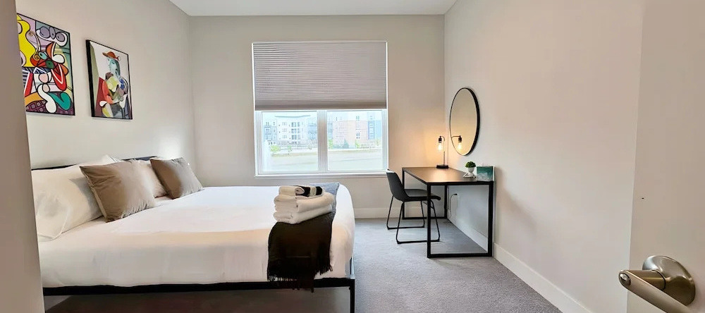 4BR Townhouse with Parking - WV rep 3, 沃伦维尔 — 照片 1