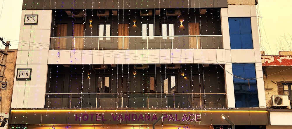 Hotel Vandana Palace, 苏伦德拉讷格尔 — 照片 1