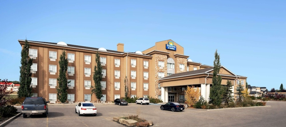 Days Inn & Suites Strathmore, Стратмор — фото 1