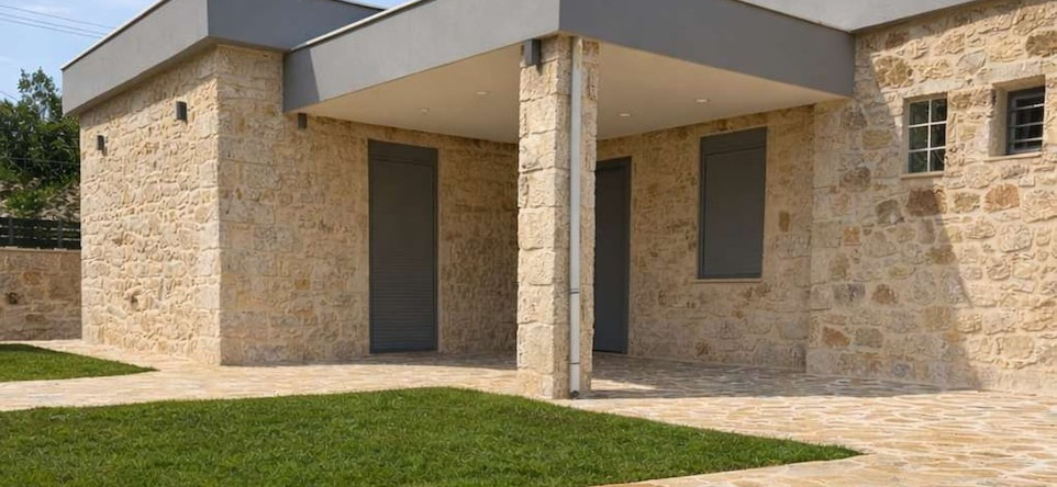 AG Stone Home - Idyllic Beachside Villa in Isthmia, Isthmia — photo 1