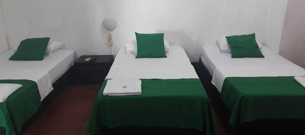 Hostal Casa Vania - Hostel, Санта-Крус-де-Момпокс — фото 1