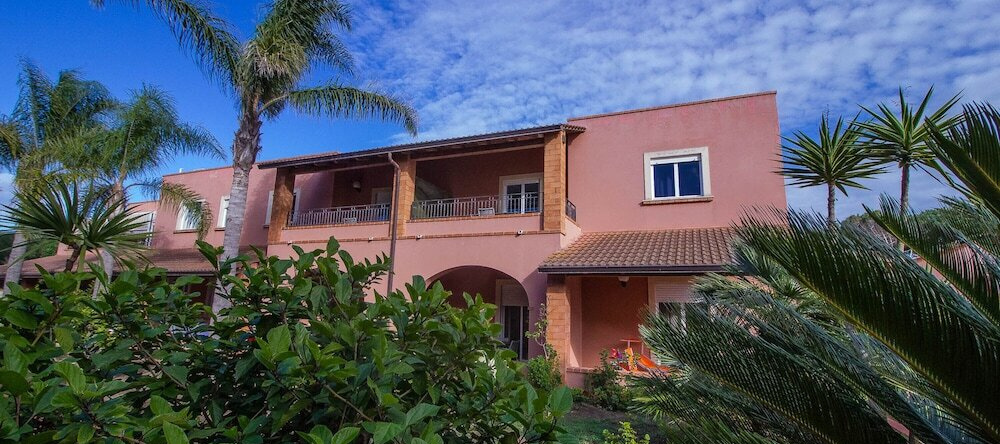 2 Bedroom Marittima villa - Sleeps 6 - RNU 82439, 伊斯皮卡 — 照片 1