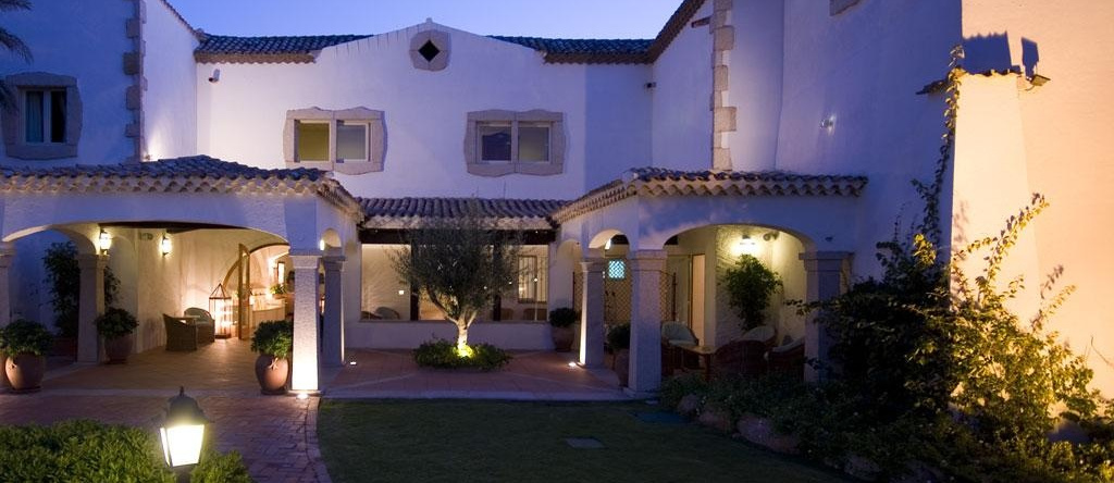 COLONNA GRAND HOTEL CAPO TESTA, a Colonna Luxury Beach Hotel, Santa Teresa Sardegna, 圣特雷莎加卢拉 — 照片 1