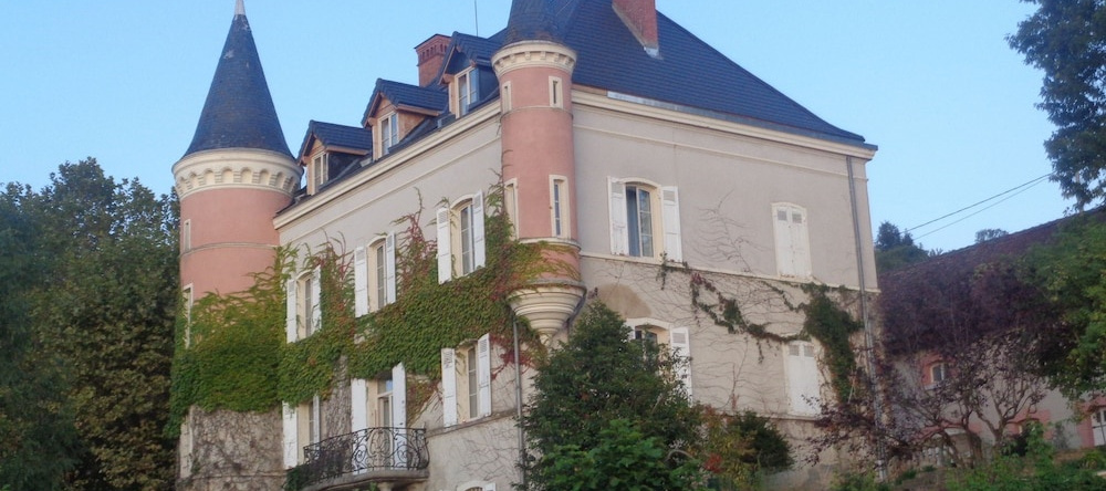 L'annexe du Château de Saint Genix, 圣热尼莱维拉日 — 照片 1