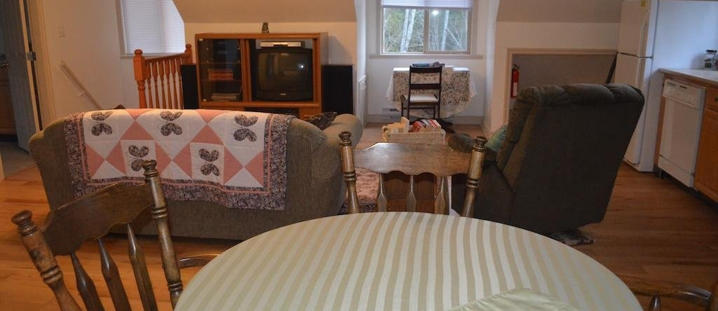 Nana Gump's Guesthouse, Cortes Island — photo 1