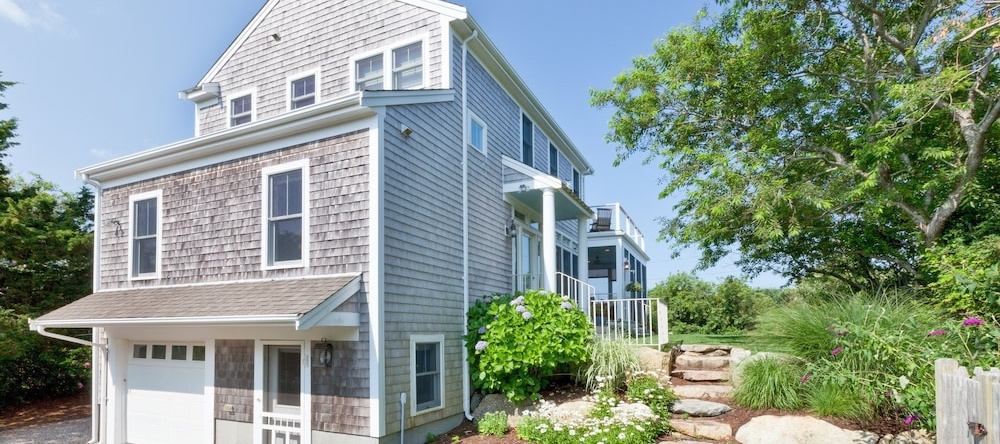 12 Bayberry Lane Home 2 Bedrooms 3 Bathrooms Home, Eastham — photo 1
