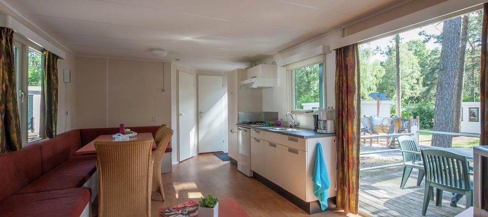 Ground Floor Chalet With Microwave in Natural Surroundings, Mierlo — photo 1