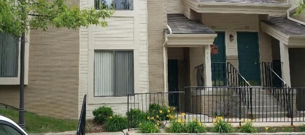 Oakwood River Oaks North, 罗切斯特希尔斯 — 照片 1