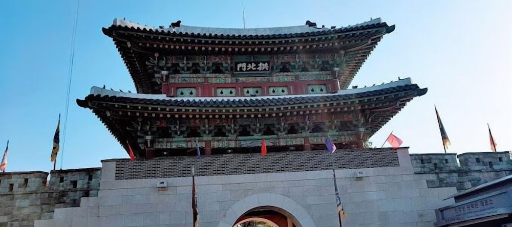 Elephant Shower Hotel, Jinju — photo 1