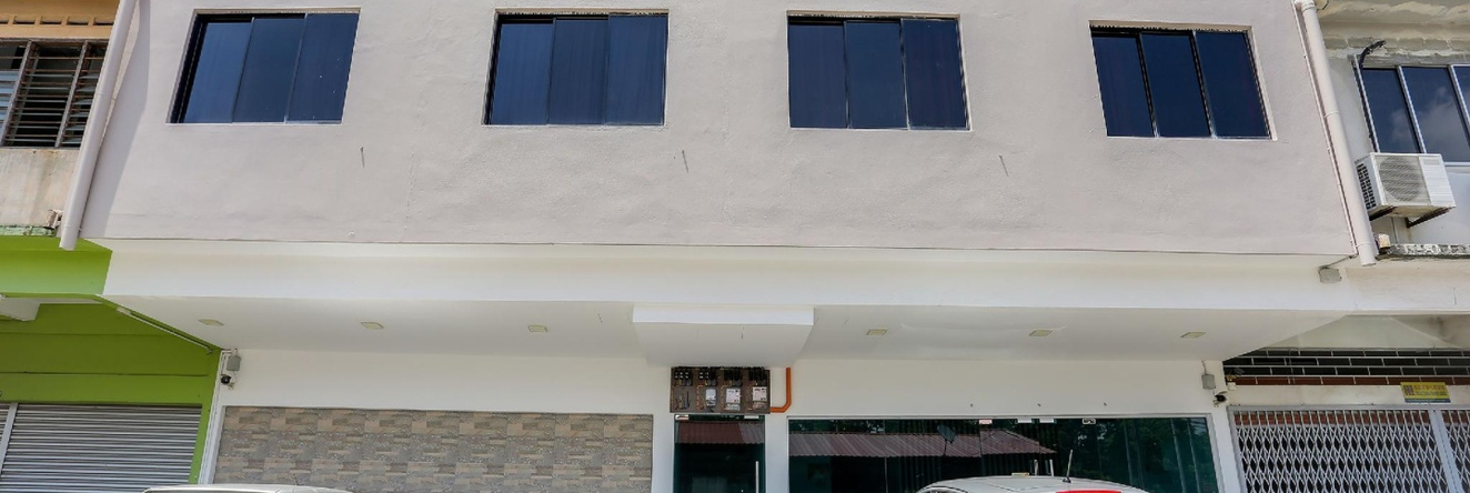 Super OYO 89495 Rich Hotel, Ayer Hitam — photo 1