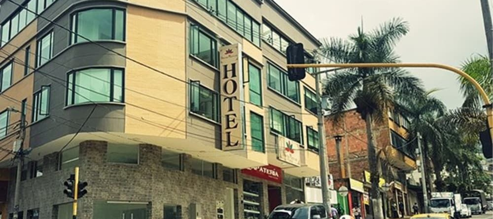 Hotel Santa Monica, Фусагасуга — фото 1