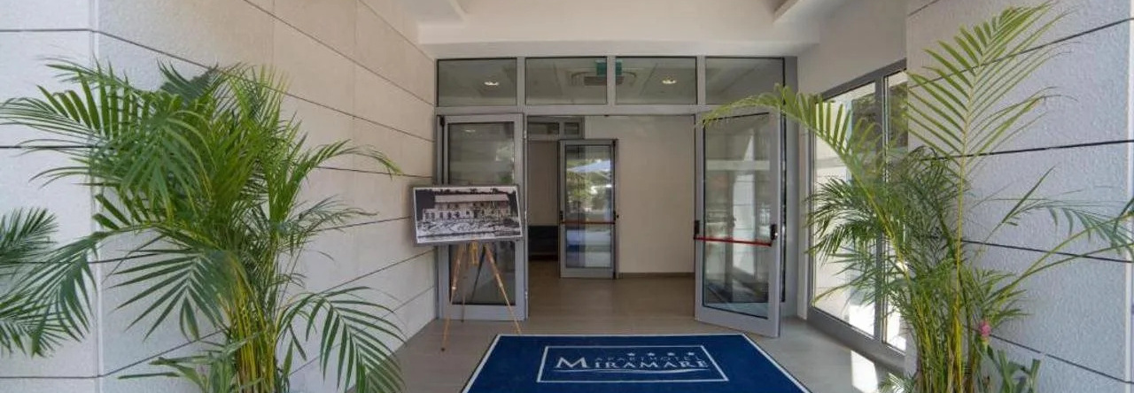 Aparthotel Miramare, Макарска — фото 1